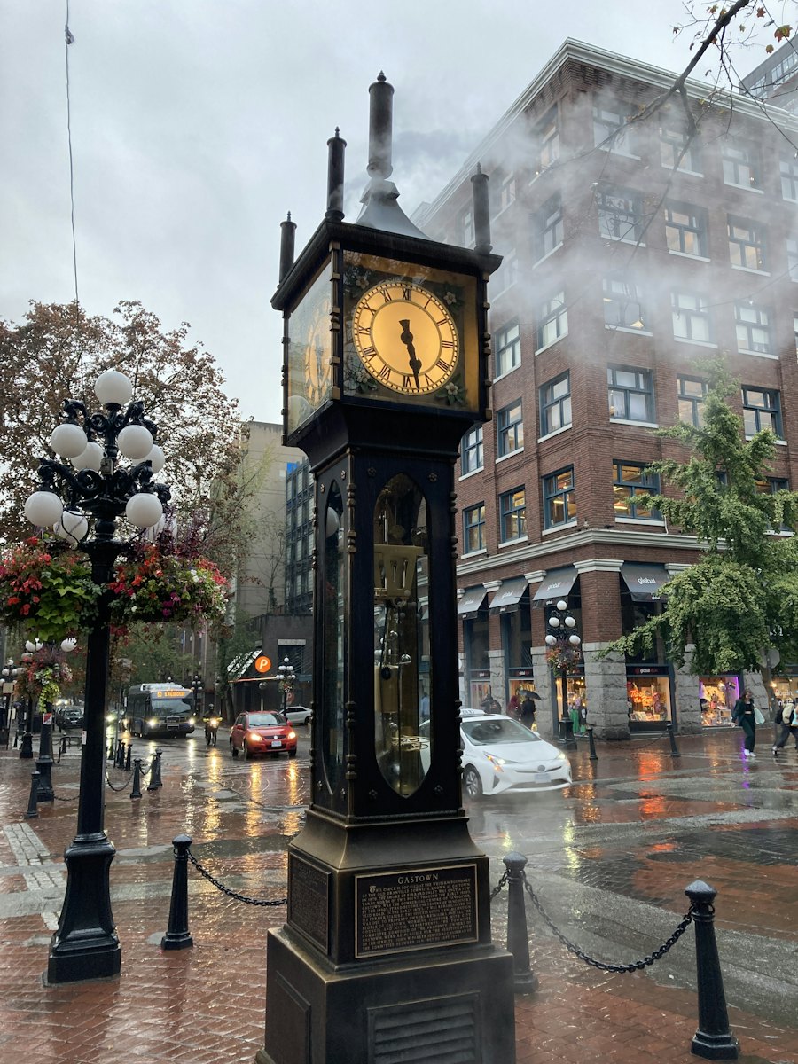 The Gastown steam clock on a cobblestone street